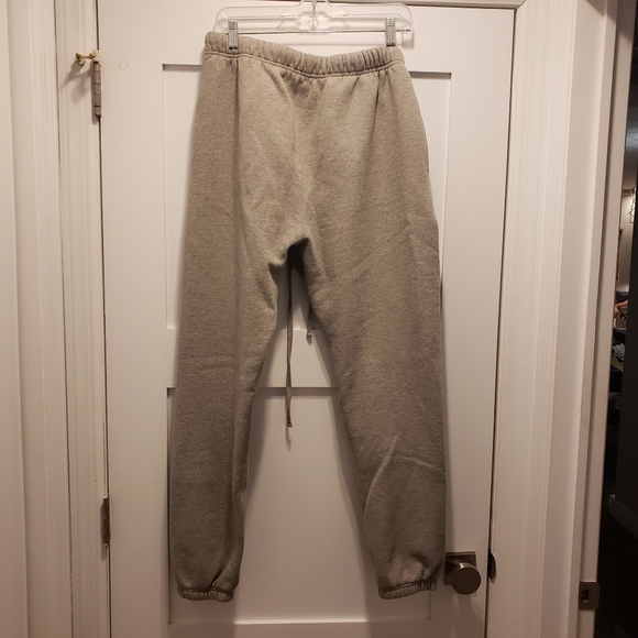ESSENTIALS FEAR OF GOD Men's Sweatpants Size L.  Oatmeal GRAY - Picture 5 of 10